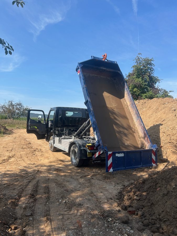 Abbrucharbeiten mit Minibagger Foto 1