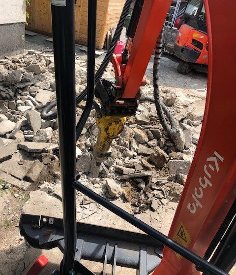 Abbrucharbeiten mit Minibagger Foto 2