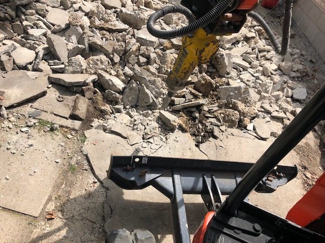 Abbrucharbeiten mit Minibagger Foto 3