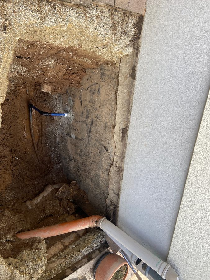 Hauswand freilegen fuer Kellerabdichtung Foto 5